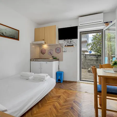 Jakov Apartment