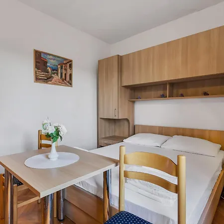 Jakov Apartment