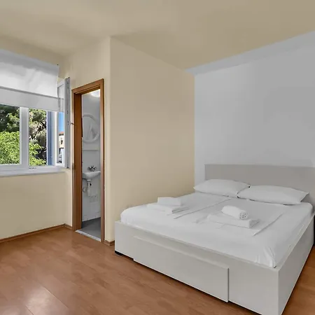 Jakov Apartmán *