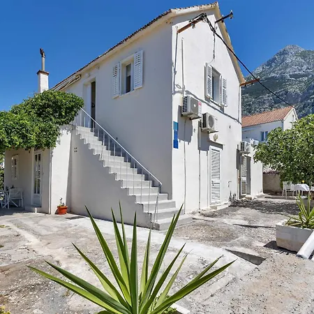 Jakov Apartmán