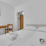 Jakov Апартаменти *