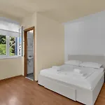 Jakov Апартаменти *